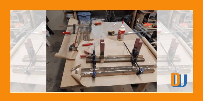 Glue assembly of wood for mirror frame